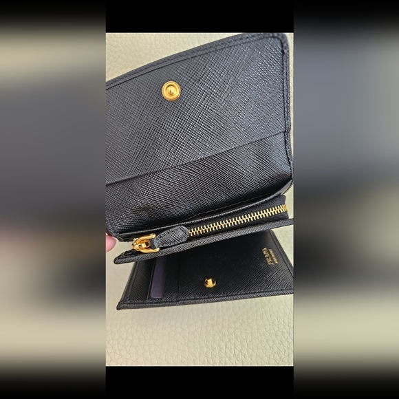 Prada Authentic Saffiano Leather Black Wallet  Zip Coin Compartment small - Picture 7 of 10